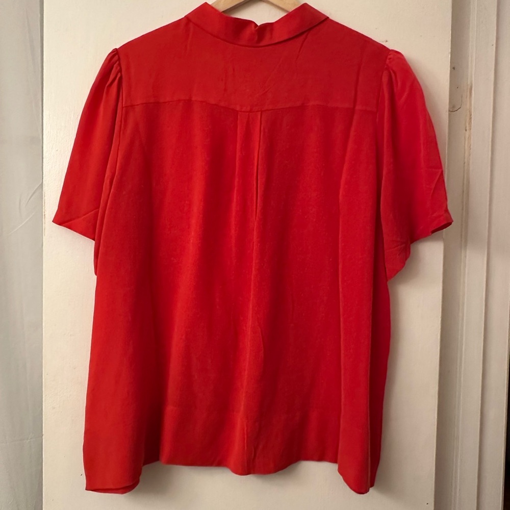 Everlane 100% Silk Red Short-Sleeve Button-Down Blouse - Picture 3 of 5